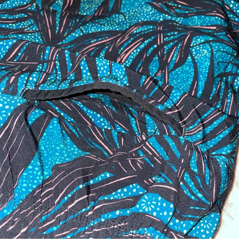 Lululemon athletic short size 6 - Picture 10 of 11